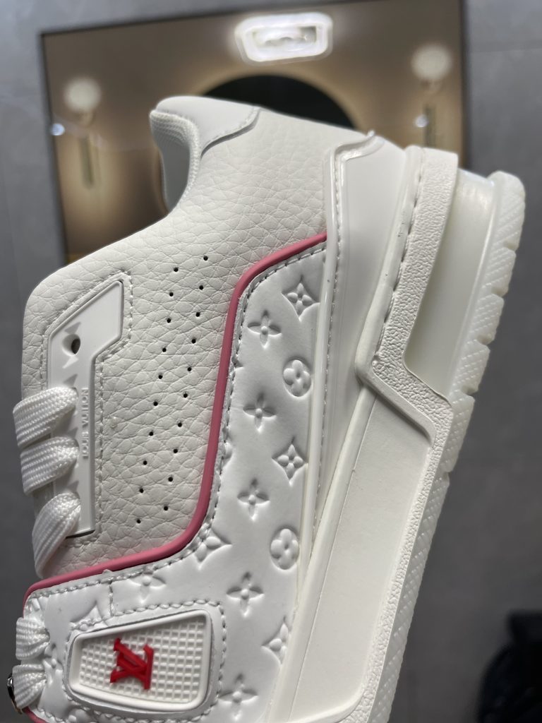 图片[2]-空胶头层K G版•Lv空胶头层 空胶工艺展现品质.Louis Vuitton 路易威登 Trainer 驴牌时装走秀运动鞋-911市场