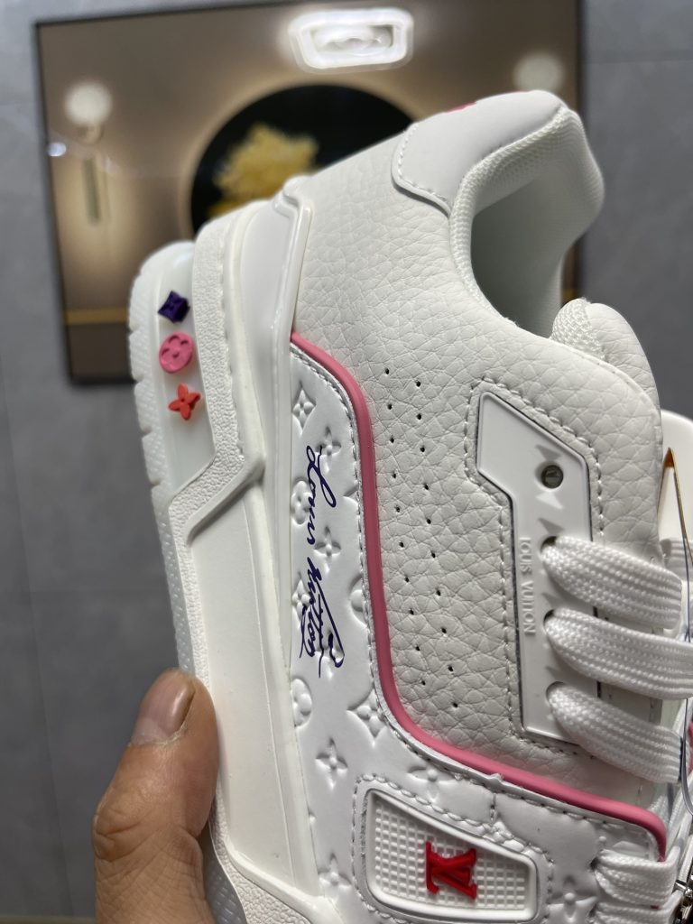 图片[3]-空胶头层K G版•Lv空胶头层 空胶工艺展现品质.Louis Vuitton 路易威登 Trainer 驴牌时装走秀运动鞋-911市场