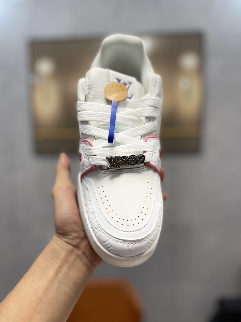 图片[5]-空胶头层K G版•Lv空胶头层 空胶工艺展现品质.Louis Vuitton 路易威登 Trainer 驴牌时装走秀运动鞋-911市场