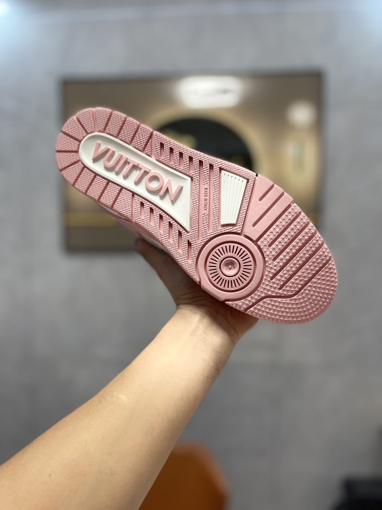 图片[1]-空胶头层K G版•Lv空胶头层 空胶工艺展现品质.Louis Vuitton 路易威登 Trainer 驴牌时装走秀运动鞋-911市场