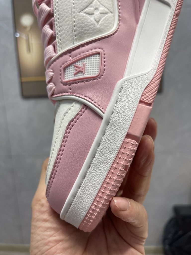 图片[2]-空胶头层K G版•Lv空胶头层 空胶工艺展现品质.Louis Vuitton 路易威登 Trainer 驴牌时装走秀运动鞋-911市场