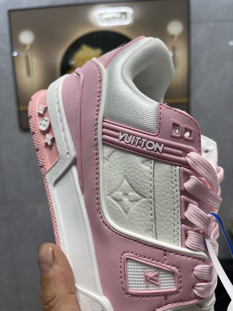 图片[4]-空胶头层K G版•Lv空胶头层 空胶工艺展现品质.Louis Vuitton 路易威登 Trainer 驴牌时装走秀运动鞋-911市场