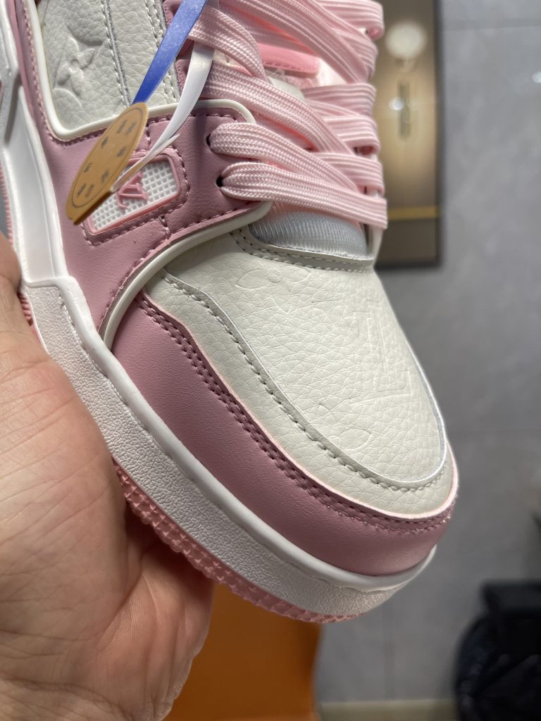 图片[5]-空胶头层K G版•Lv空胶头层 空胶工艺展现品质.Louis Vuitton 路易威登 Trainer 驴牌时装走秀运动鞋-911市场