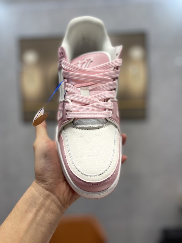 图片[6]-空胶头层K G版•Lv空胶头层 空胶工艺展现品质.Louis Vuitton 路易威登 Trainer 驴牌时装走秀运动鞋-911市场