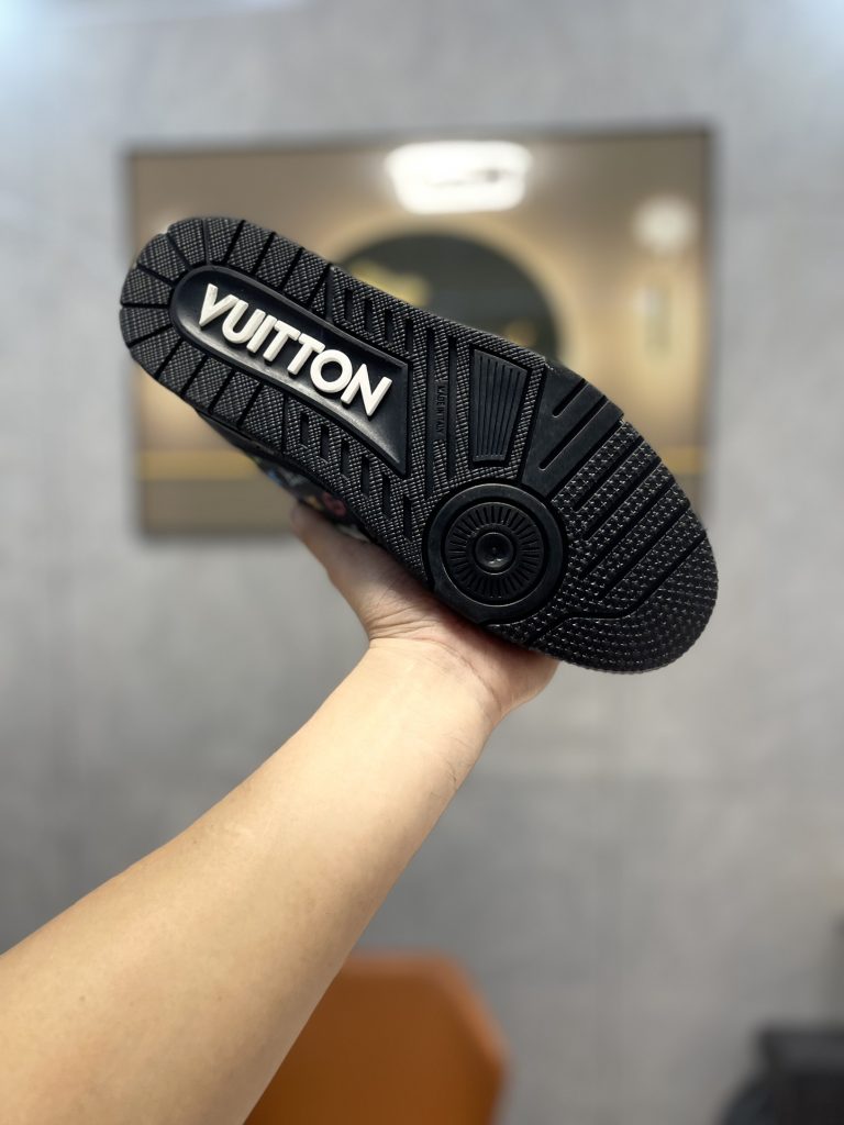 图片[1]-空胶头层K G版•Lv空胶头层 空胶工艺展现品质.Louis Vuitton 路易威登 Trainer 驴牌时装走秀运动鞋-911市场