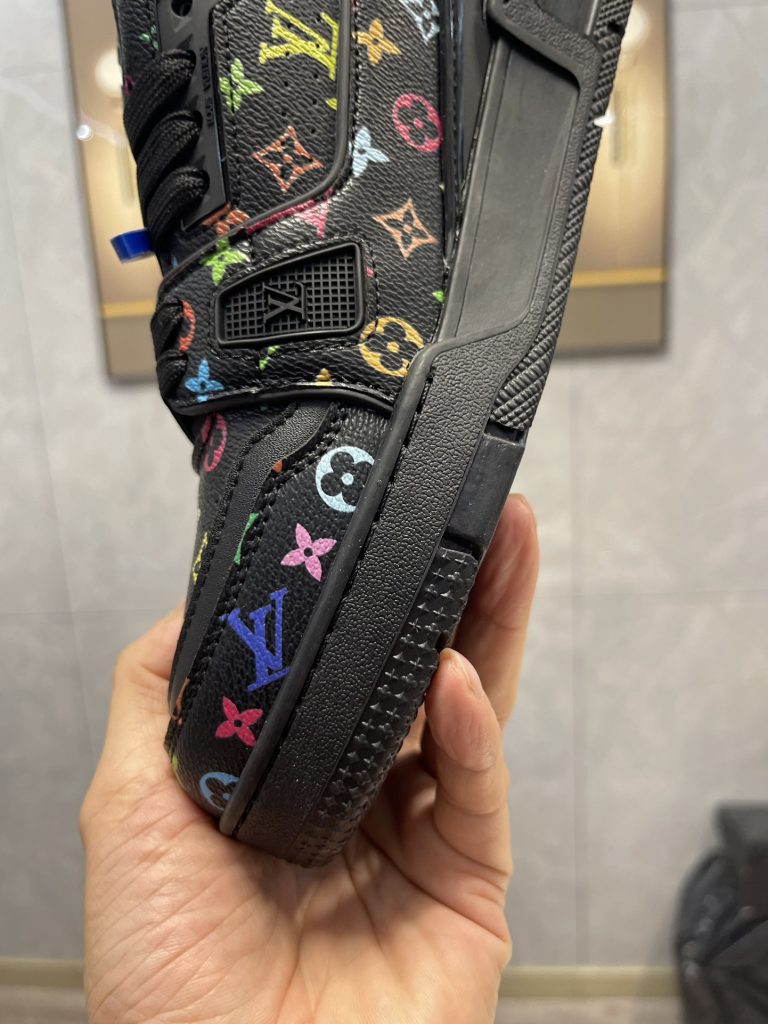 图片[2]-空胶头层K G版•Lv空胶头层 空胶工艺展现品质.Louis Vuitton 路易威登 Trainer 驴牌时装走秀运动鞋-911市场