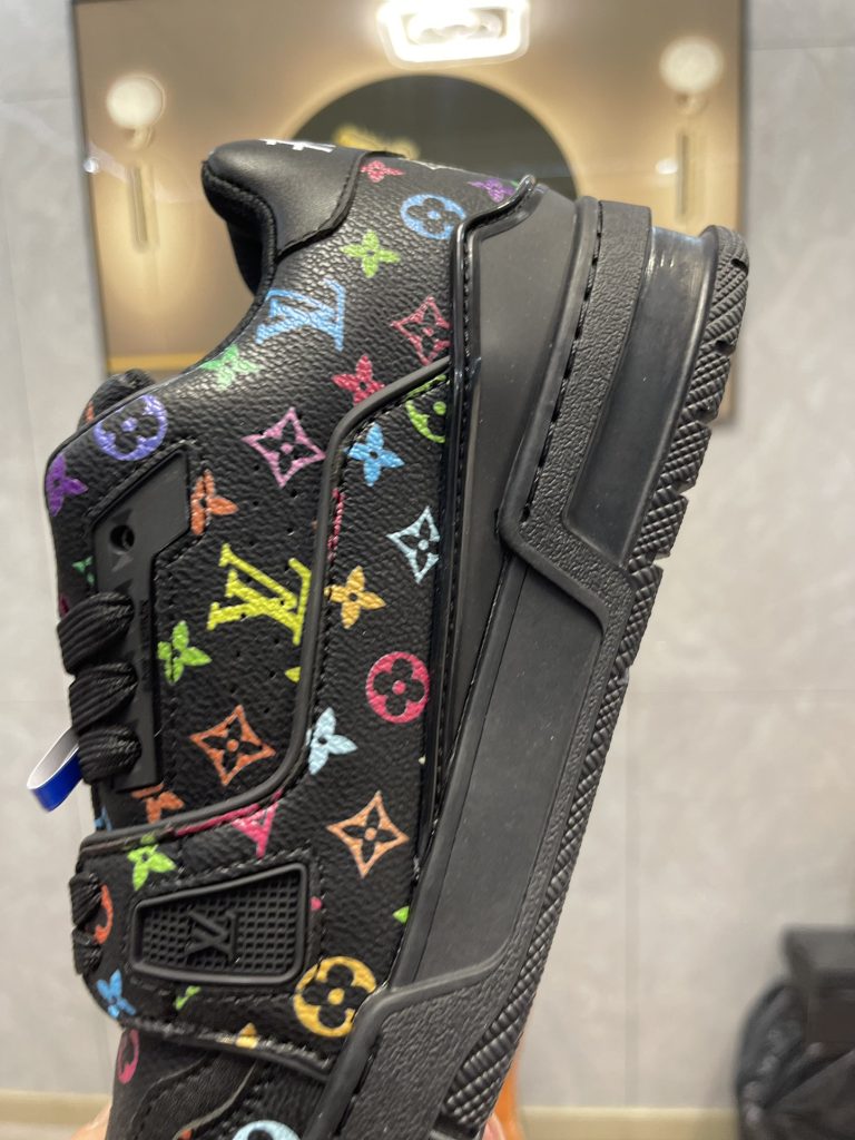 图片[3]-空胶头层K G版•Lv空胶头层 空胶工艺展现品质.Louis Vuitton 路易威登 Trainer 驴牌时装走秀运动鞋-911市场