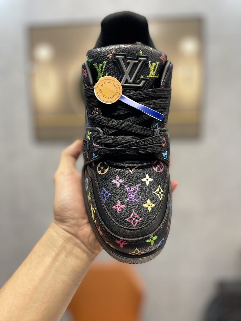 图片[6]-空胶头层K G版•Lv空胶头层 空胶工艺展现品质.Louis Vuitton 路易威登 Trainer 驴牌时装走秀运动鞋-911市场