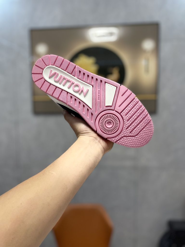 图片[1]-空胶头层K G版•Lv空胶头层 空胶工艺展现品质.Louis Vuitton 路易威登 Trainer 驴牌时装走秀运动鞋-911市场